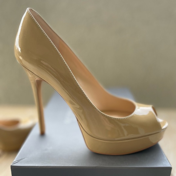 Vince Camuto LORIM Nude peep toe platform heels. Soft patent leather. New in box - Picture 2 of 10